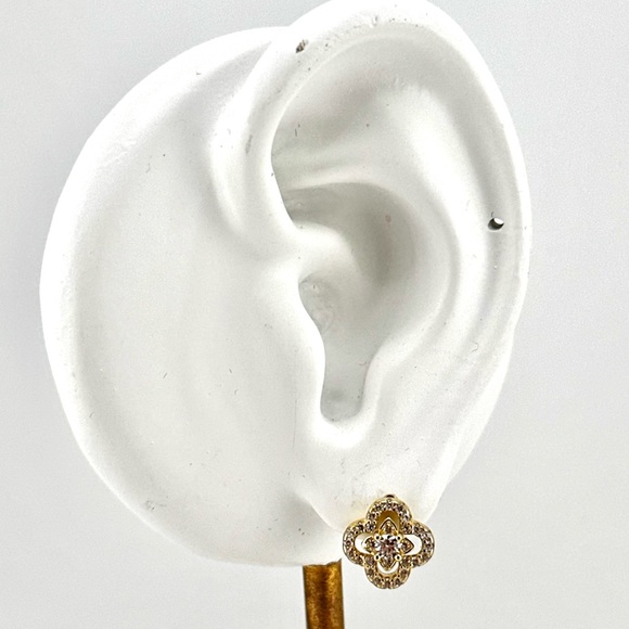 18K Gold plated over 925 Sterling Silver Clover 4 Leaf Stud Earrings - Picture 3 of 4